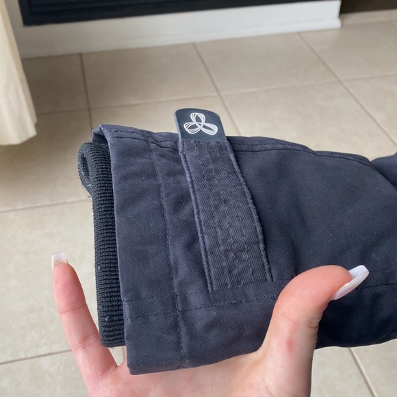 TNA coat I grew out of it but a great winter coat that is very warm and reliable - Picture 3 of 4